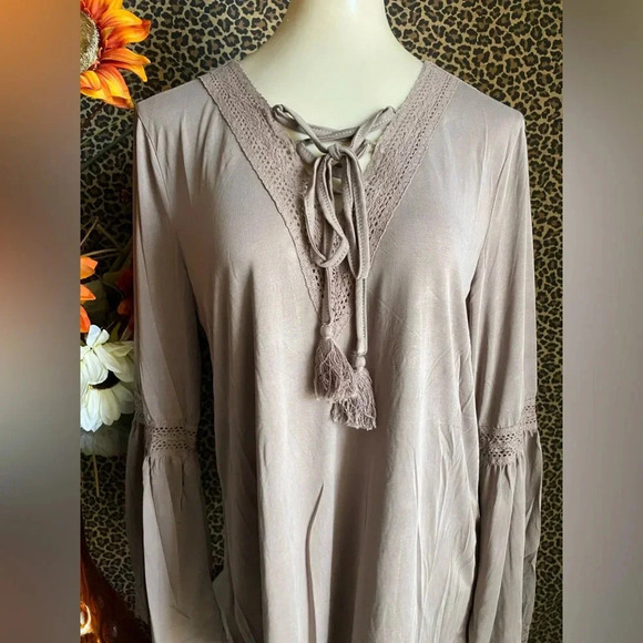 🌴3/$30🌴DOE & RAE Khaki Bell Long Sleeve Embroidered/Tasseled Boho Top NWT - Picture 3 of 10